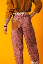 Load image into Gallery viewer, Corduroy Blossomed Pants
